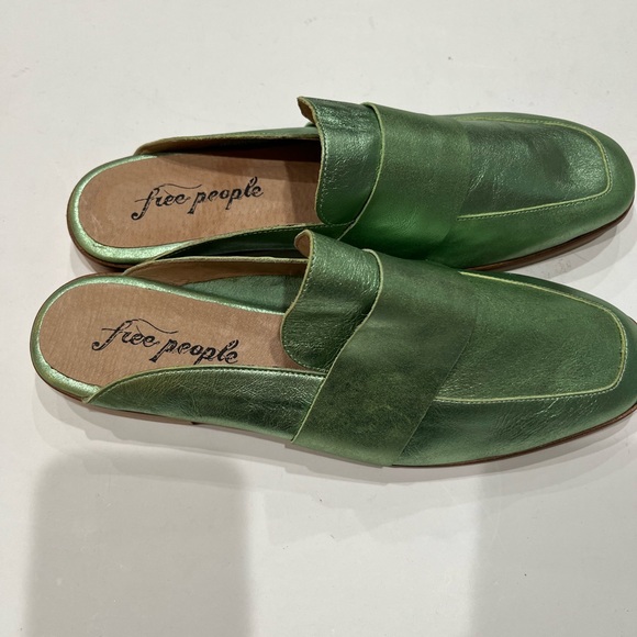 Free People‎ Green Metallic Leather Mule Loafers Sz. 39 - Picture 3 of 4